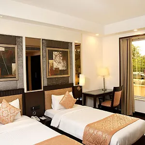 **** Hotel Inde Vista Woods Huda Centre, India